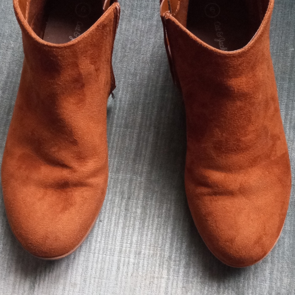 Cat and Jack Women's Shoe